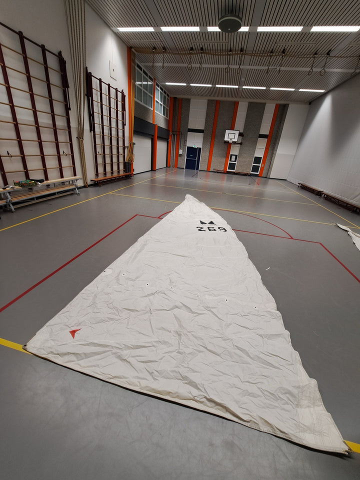 260218-03.1 grootzeil pees - totaalfoto