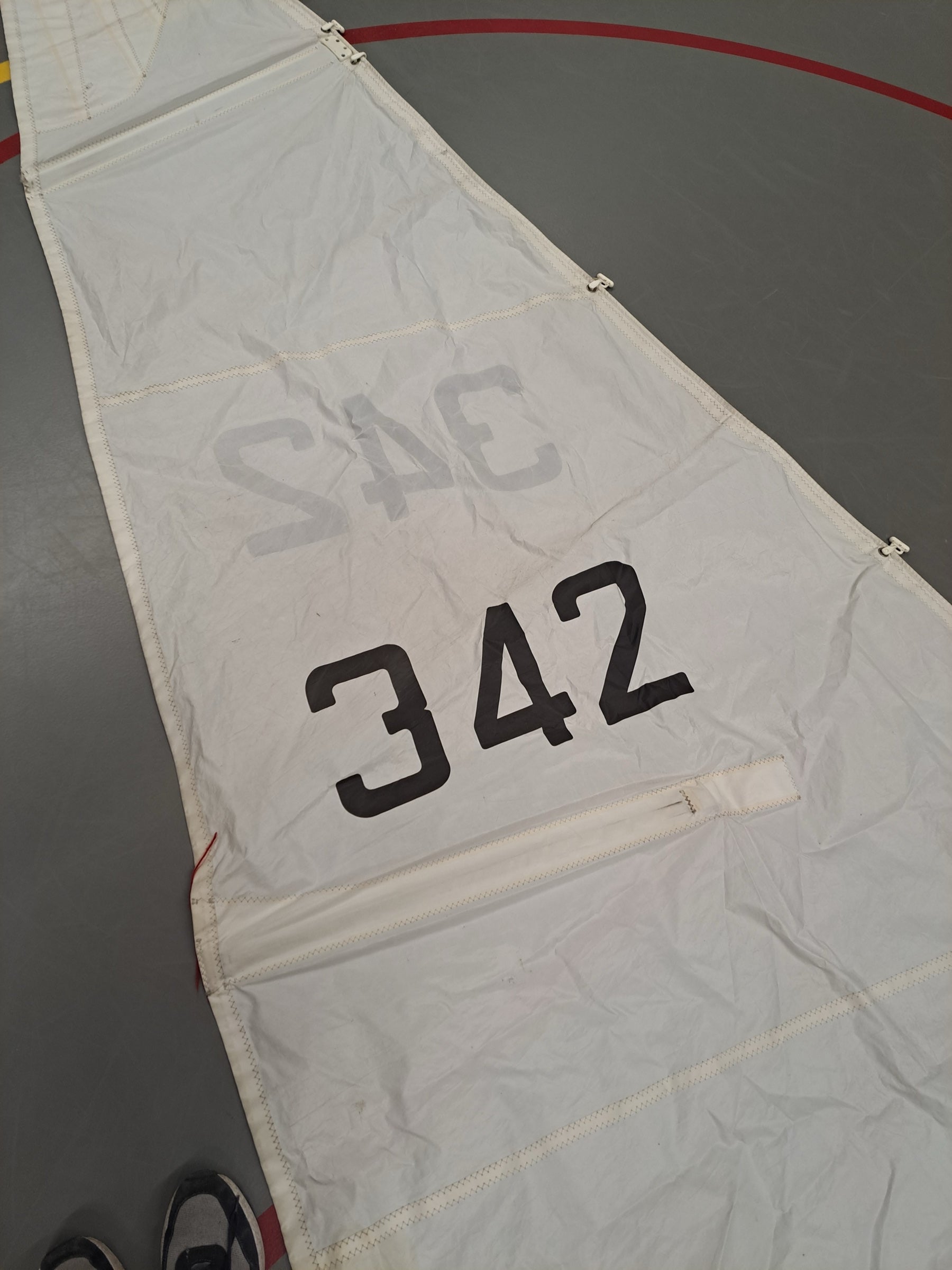 260429-05 grootzeil leuvers Zwaan Sails - logo