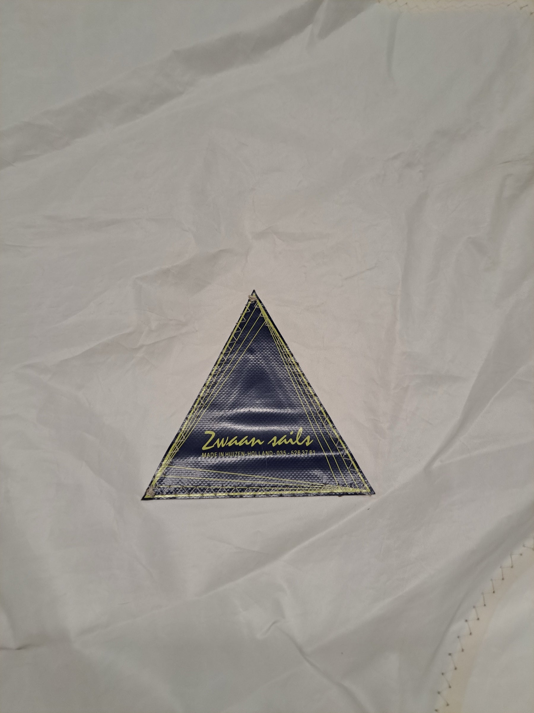 260429-05 grootzeil leuvers Zwaan Sails - logo