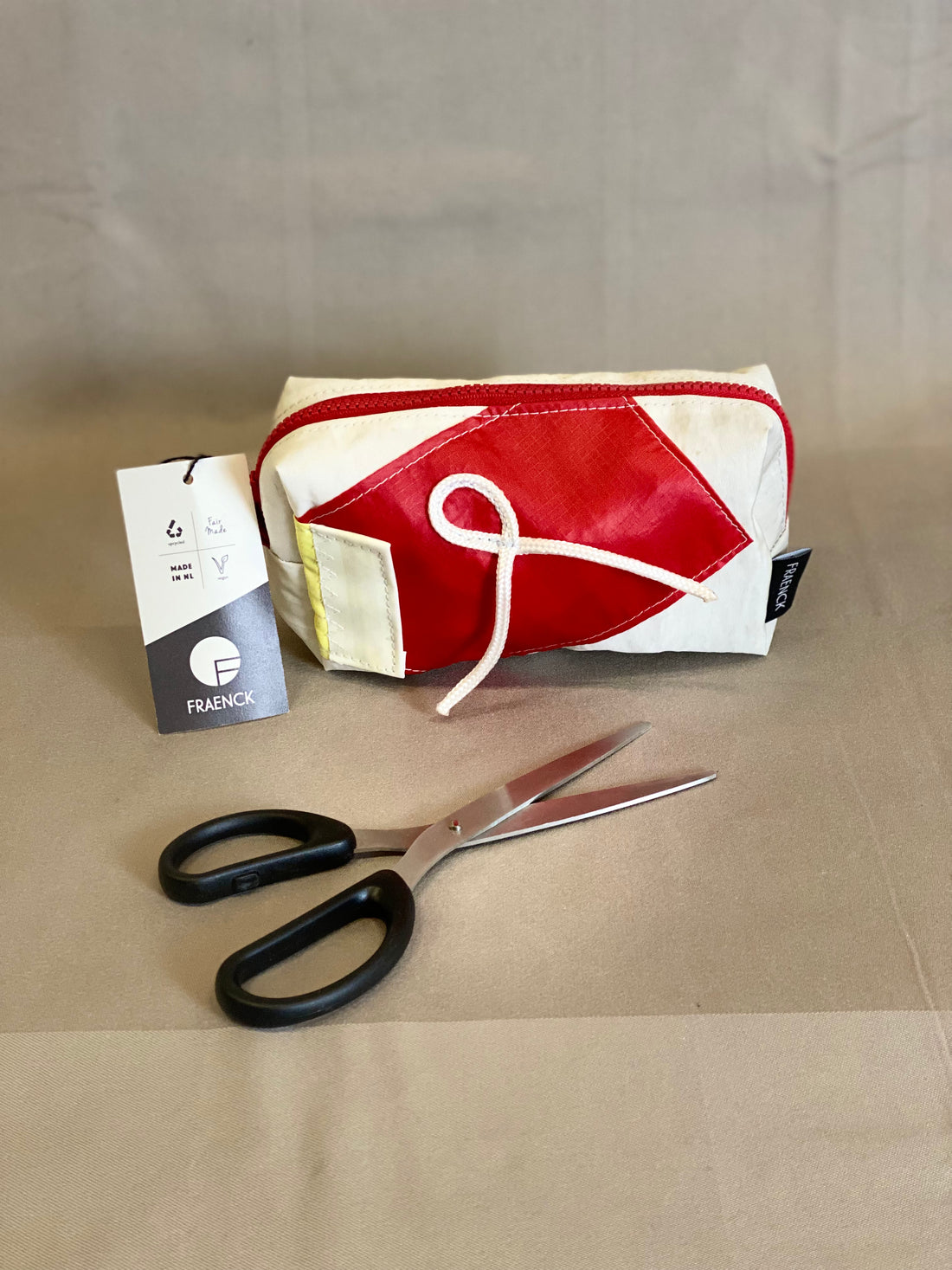 Etui'tje // SY Baldur <br><a><i>Made by~> Fraenck</i>