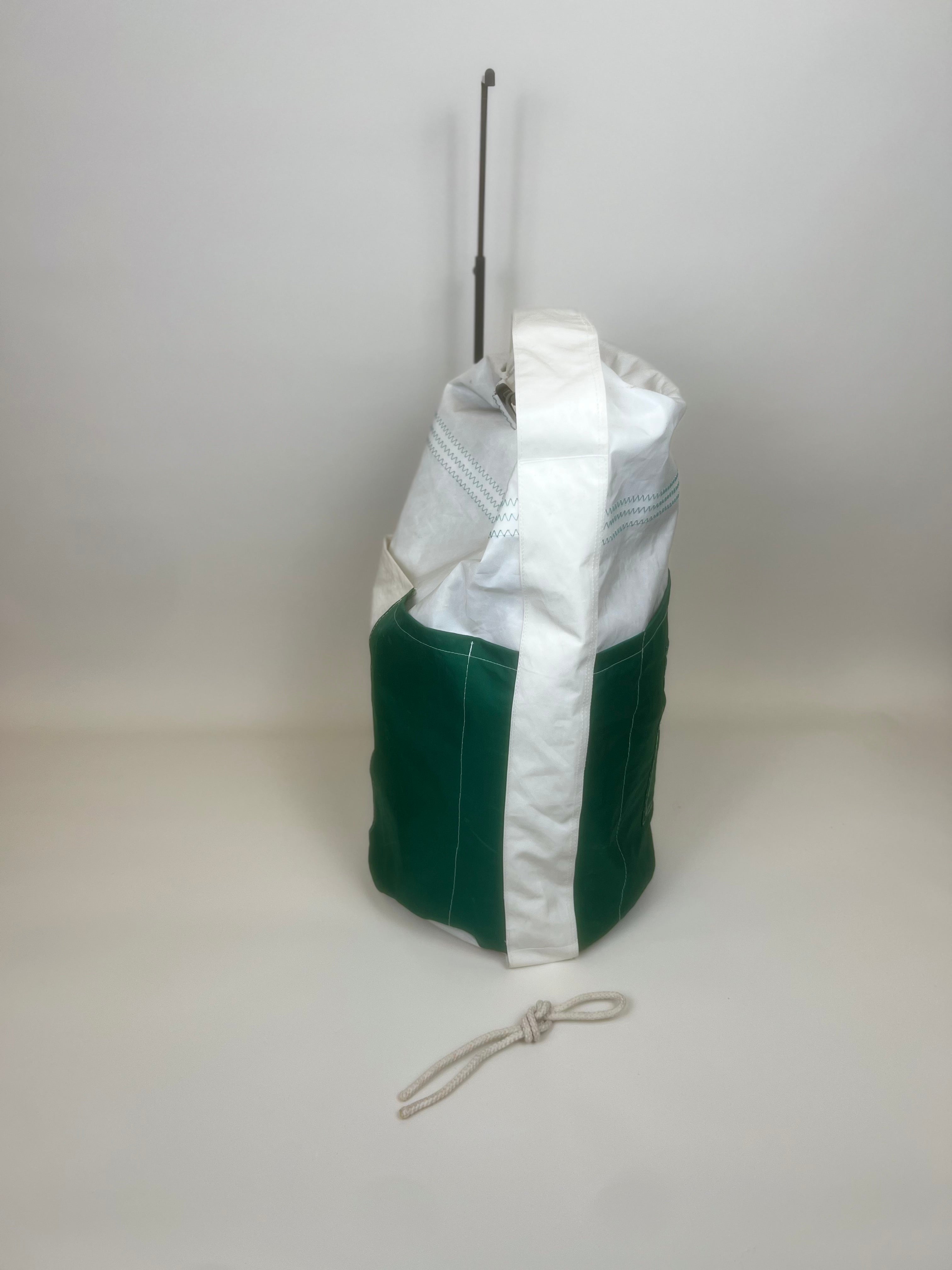 Plunjetas van gerecycled jachtzeil, zijaanzicht