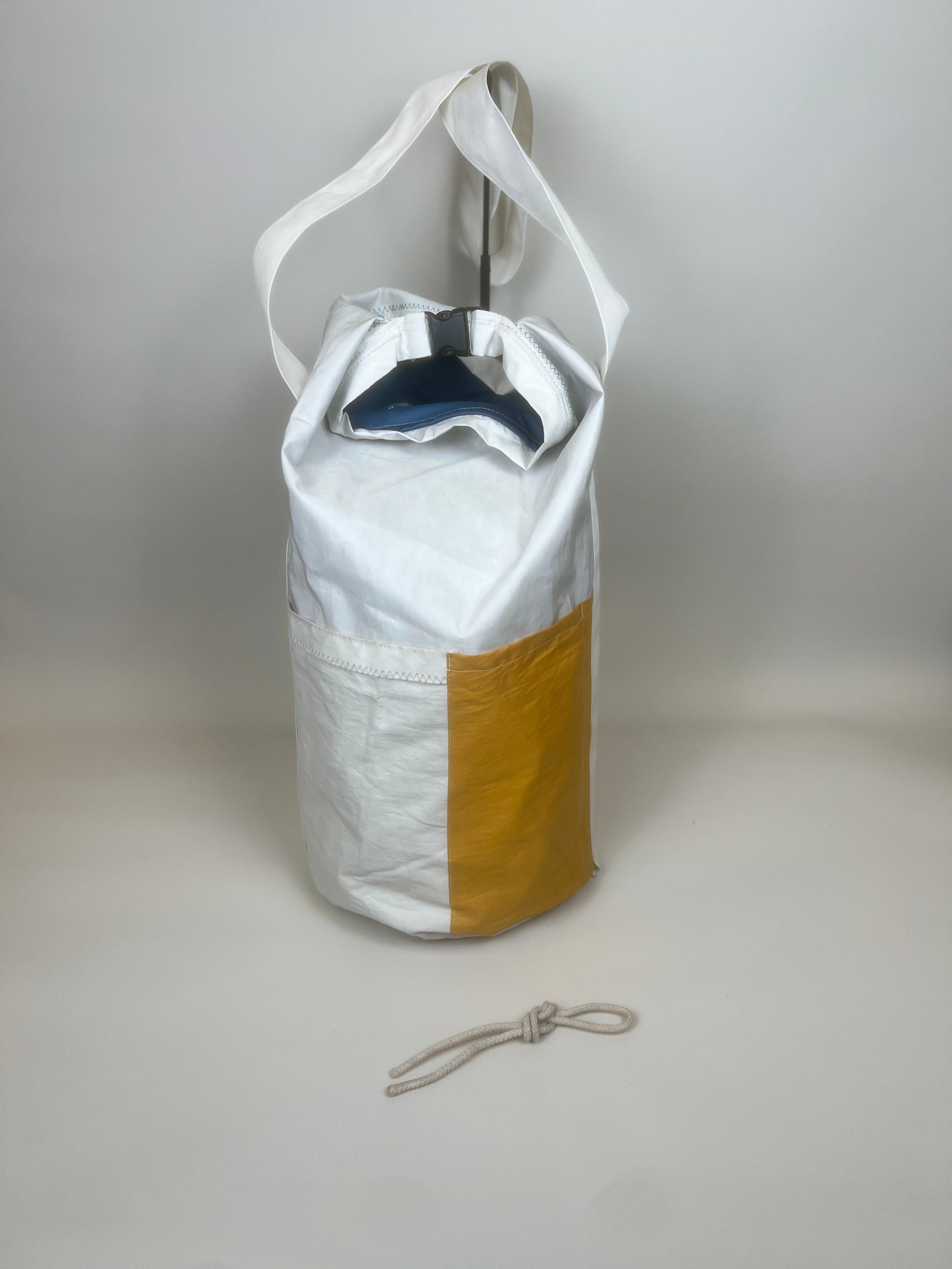 Plunjetas van gerecycled jachtzeil, bovenaanzicht