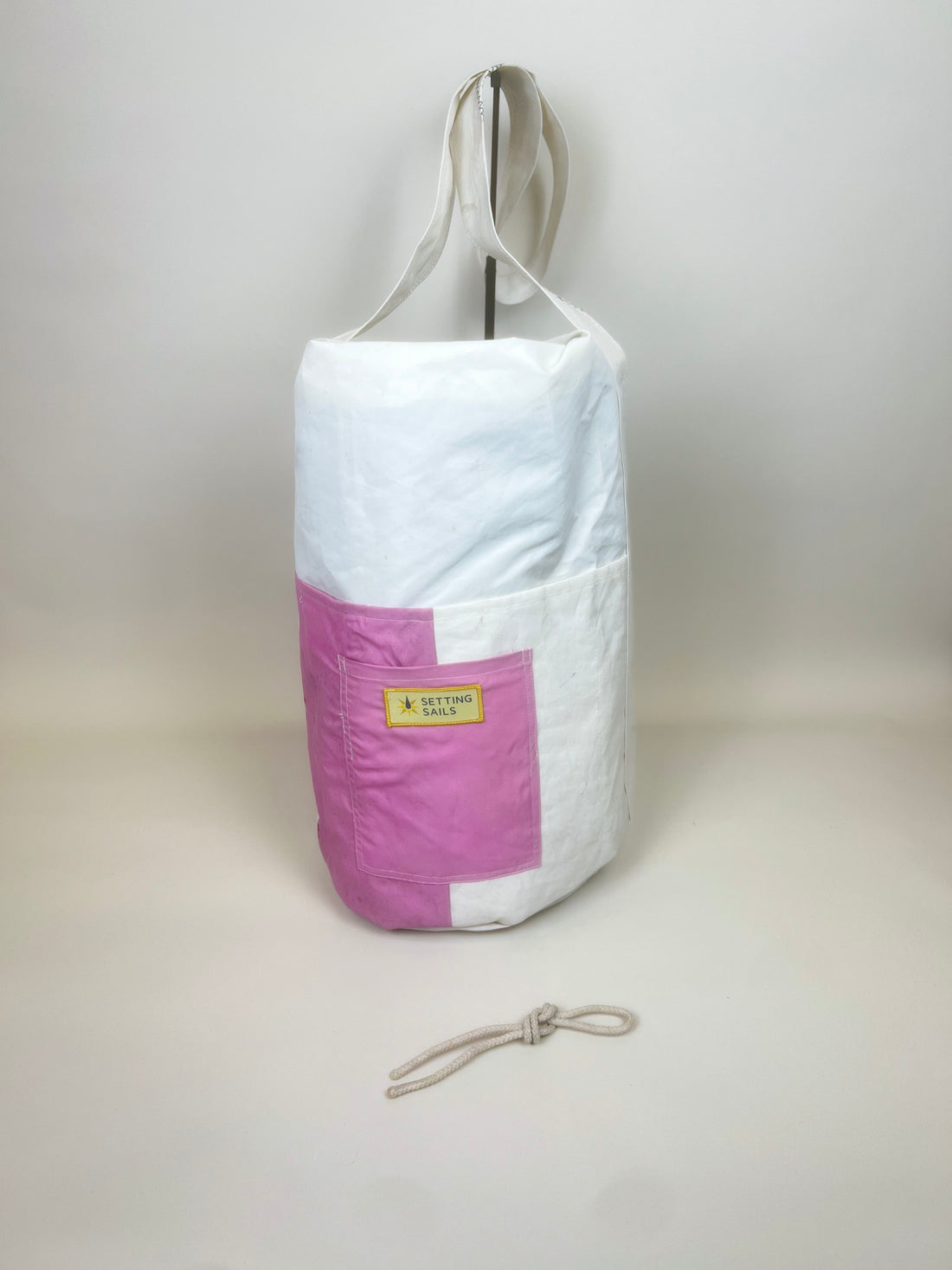 Plunjetas van gerecycled jachtzeil, wit met roze vak