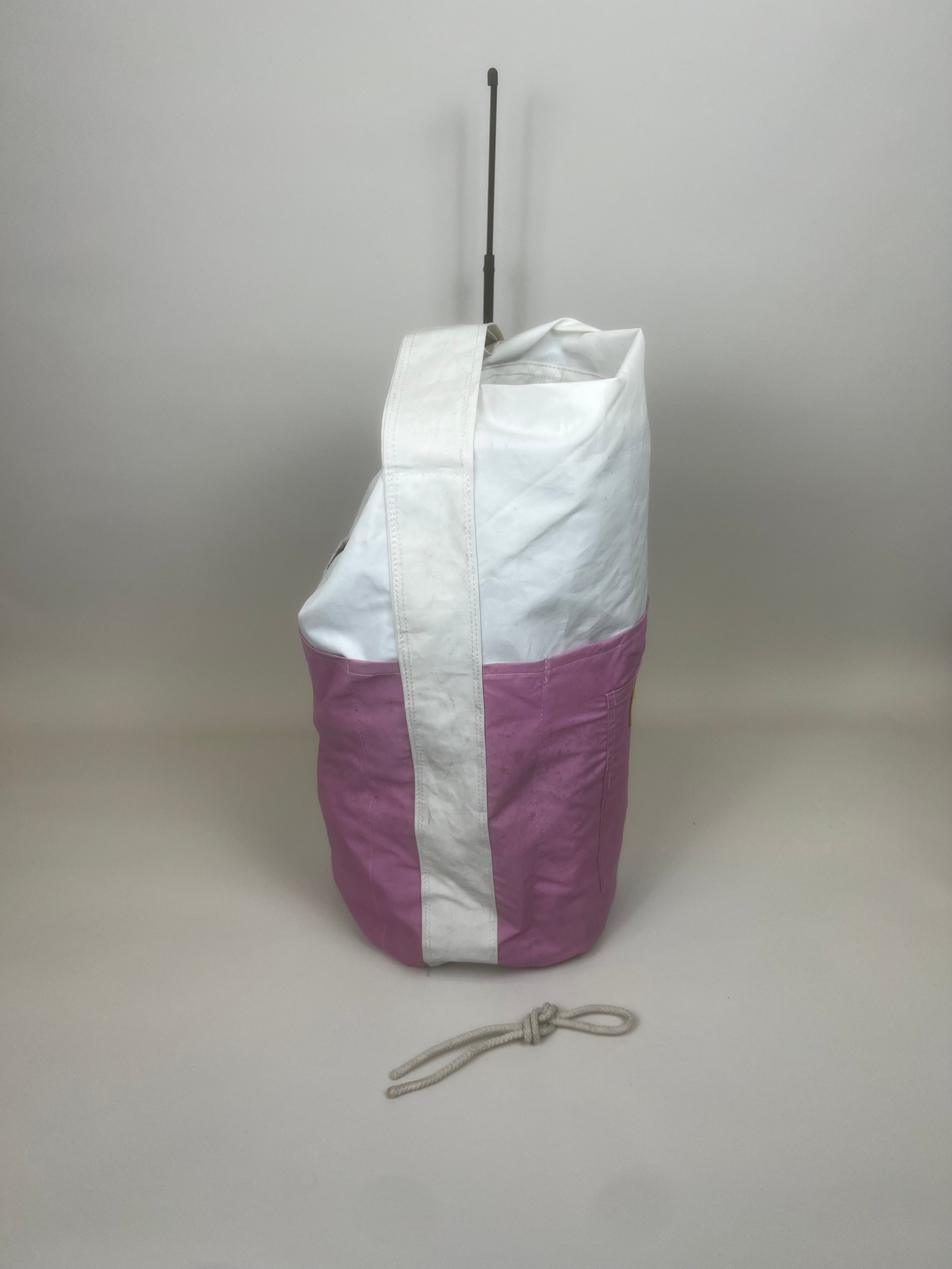 Plunjetas van gerecycled jachtzeil, zijaanzicht