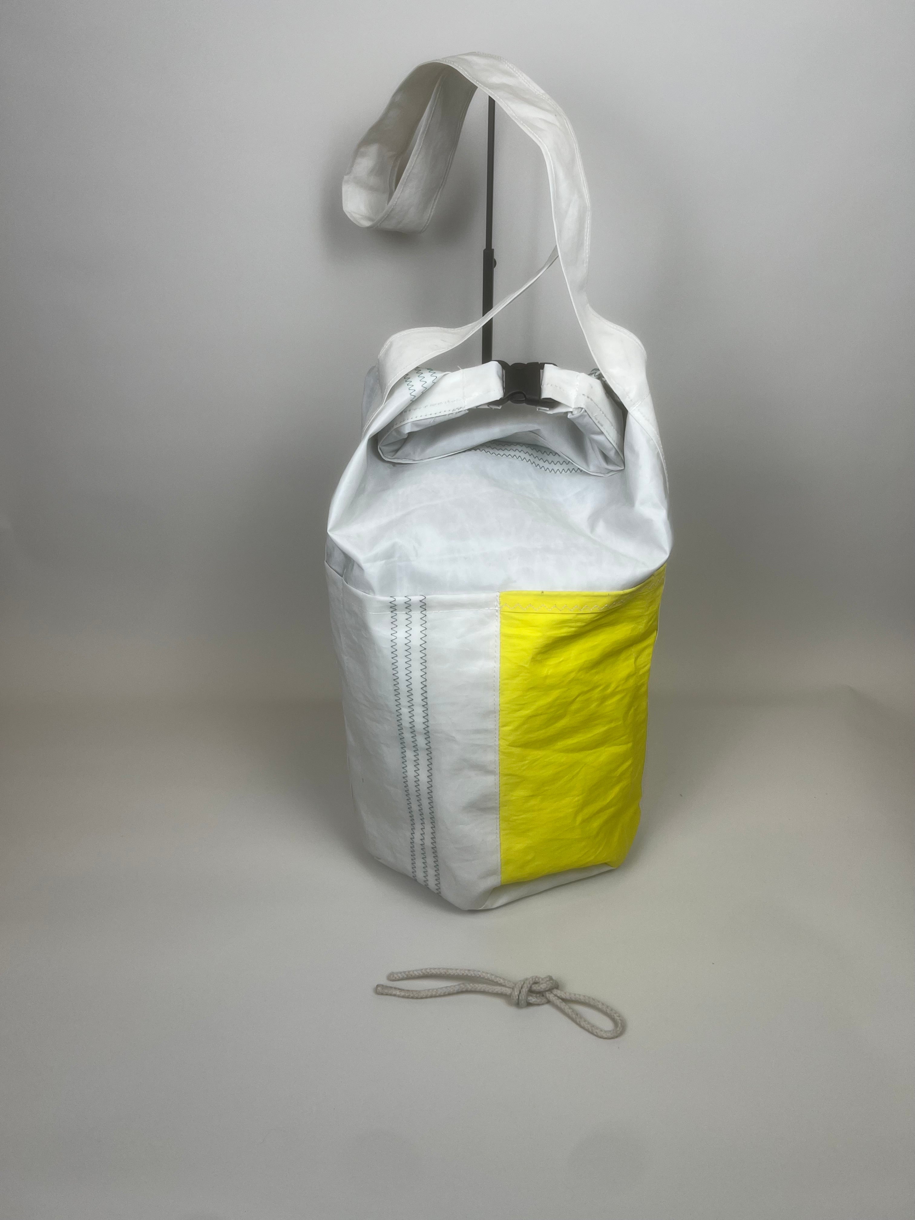Plunjetas van gerecycled jachtzeil, achterzijde