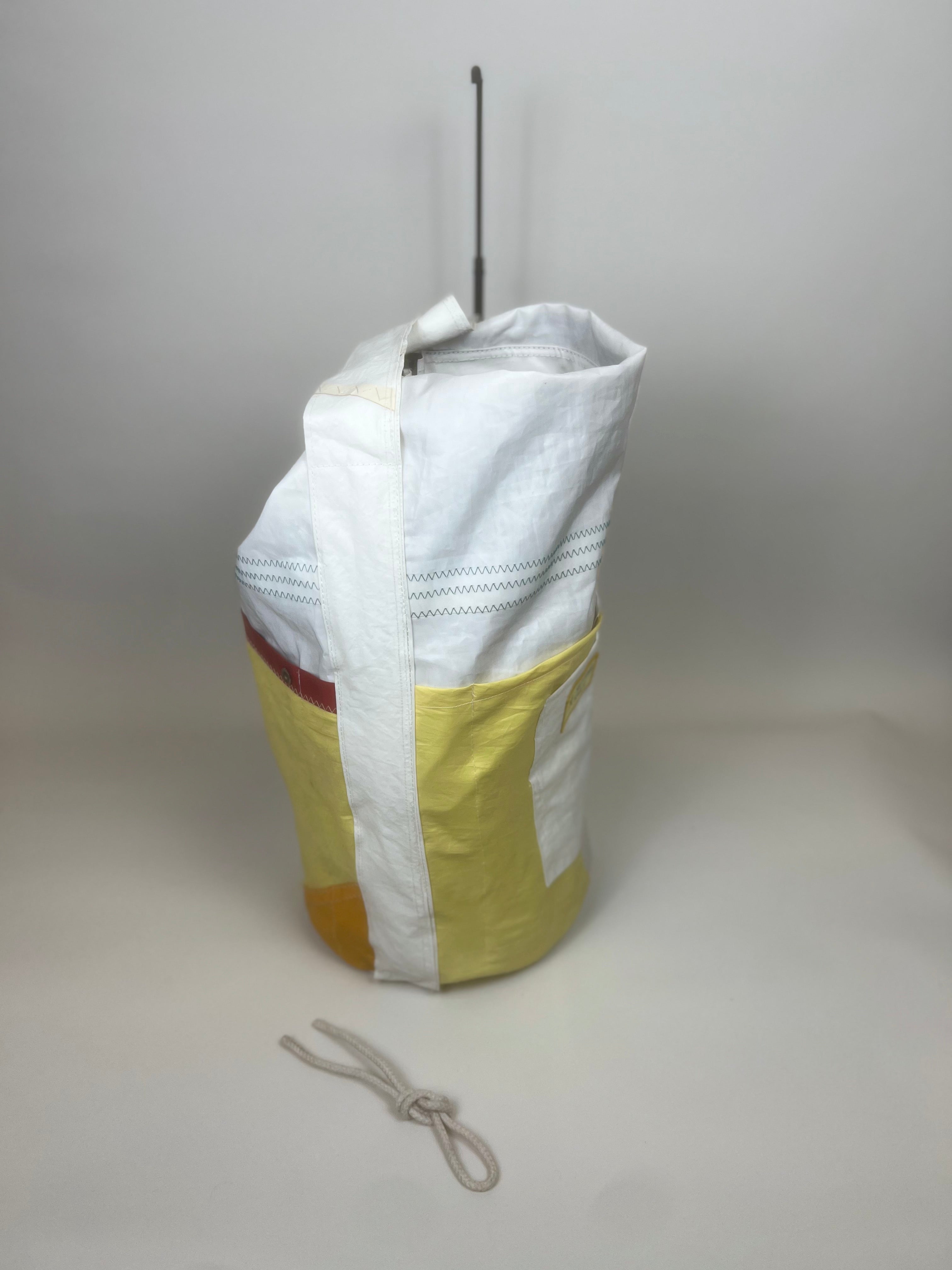 Plunjetas van gerecycled jachtzeil, zijaanzicht