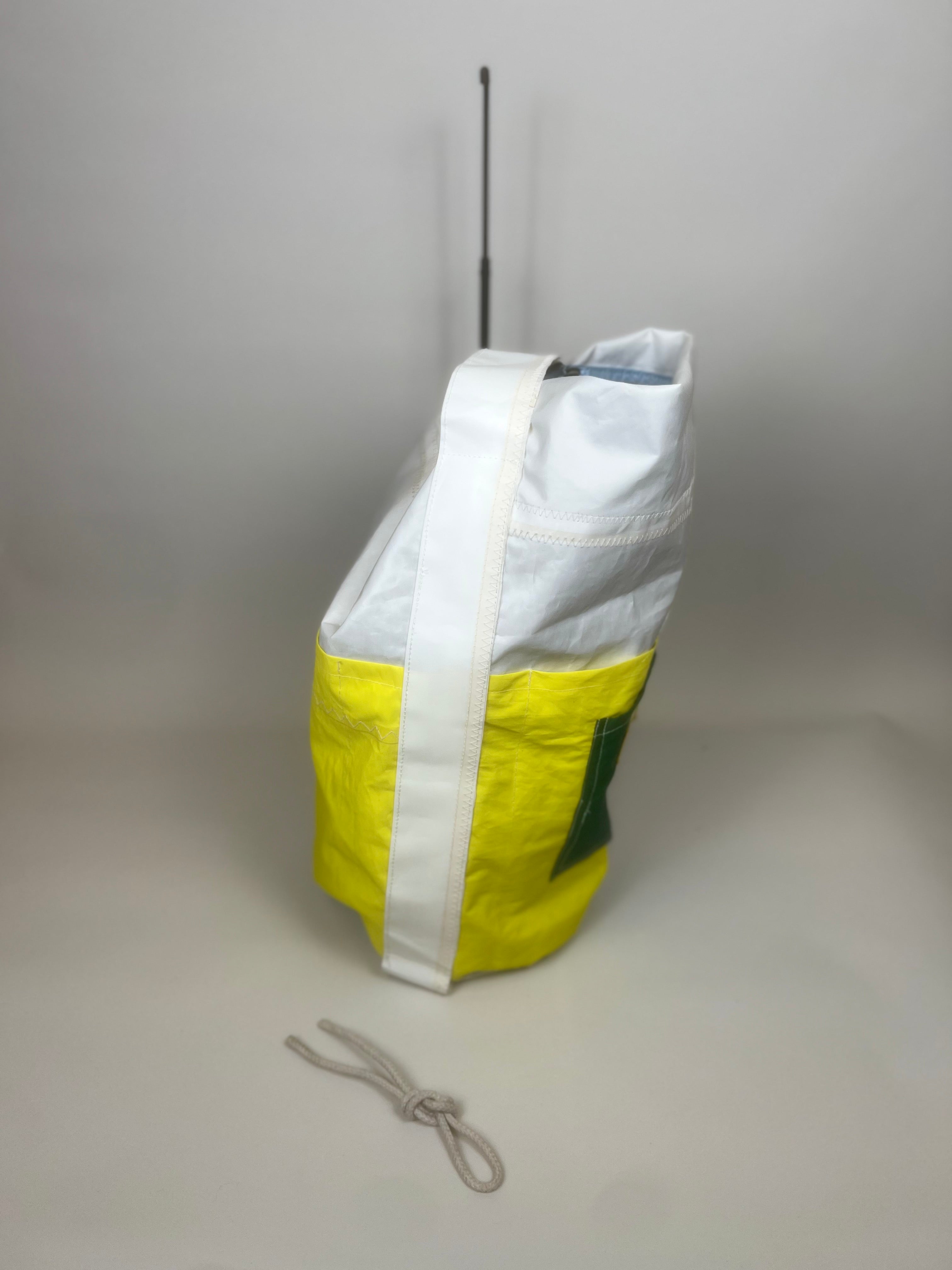 Plunjetas van gerecycled jachtzeil, zijaanzicht