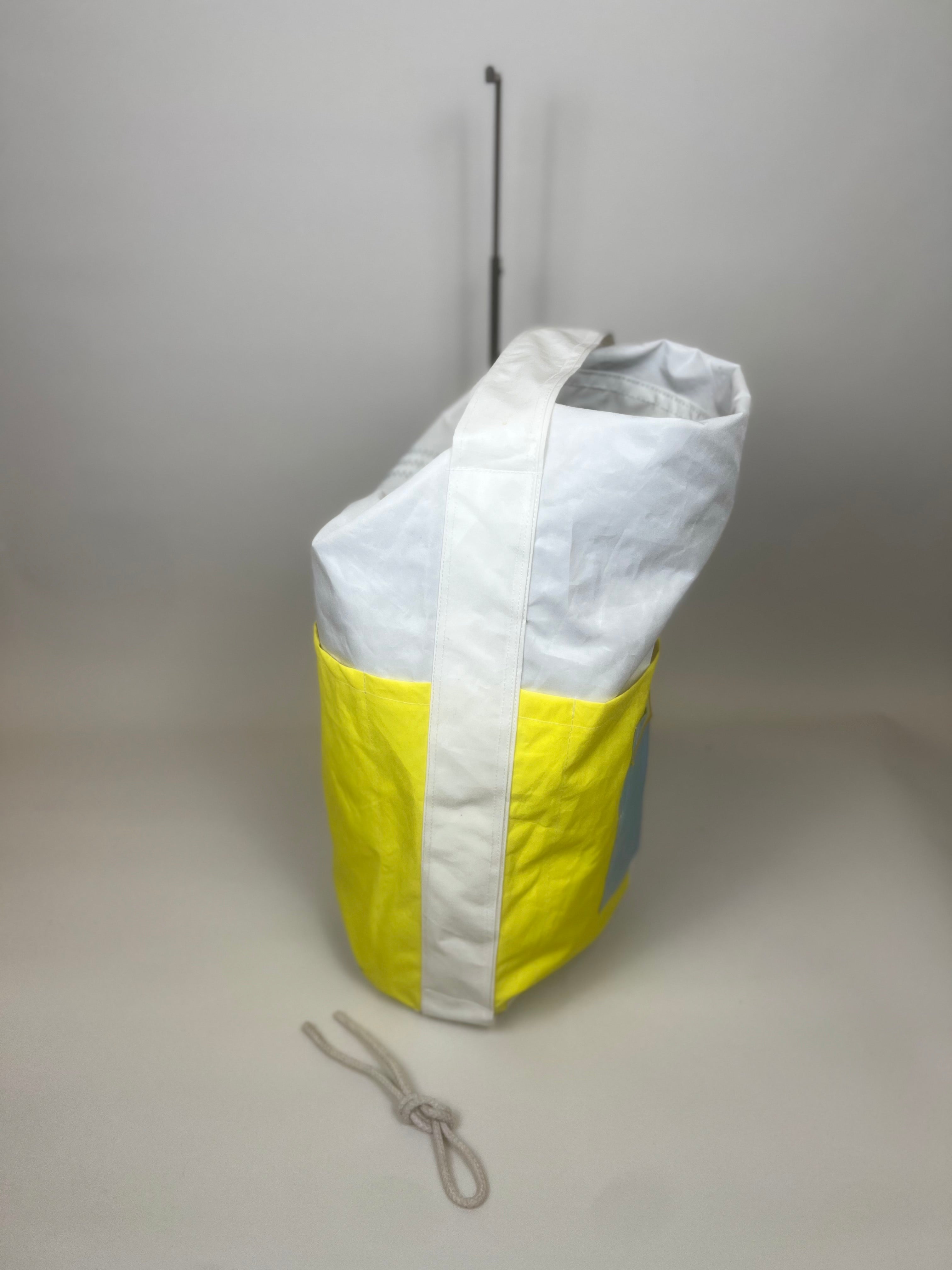 Plunjetas van gerecycled jachtzeil, zijaanzicht