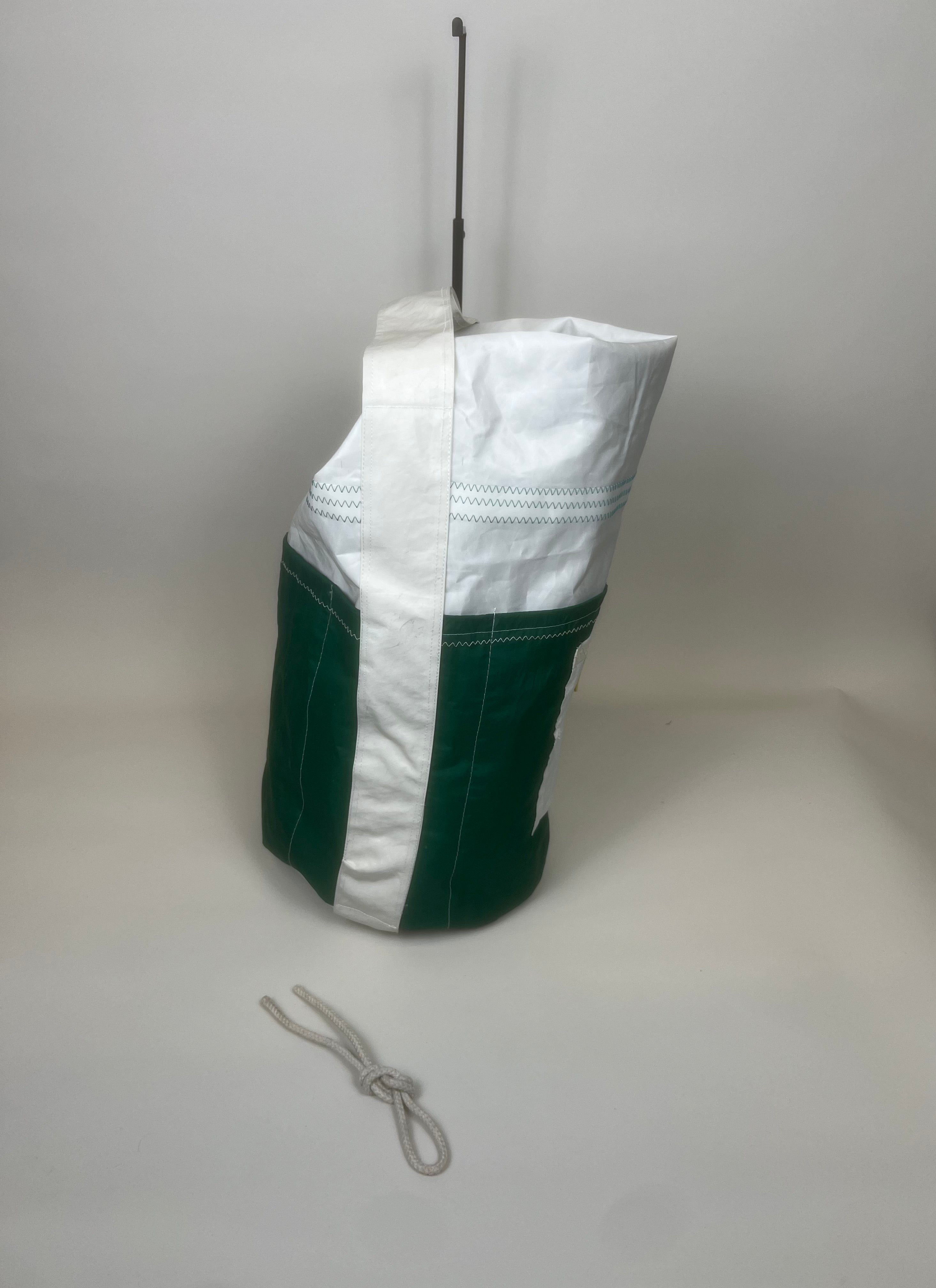 Plunjetas van gerecycled jachtzeil, zijaanzicht