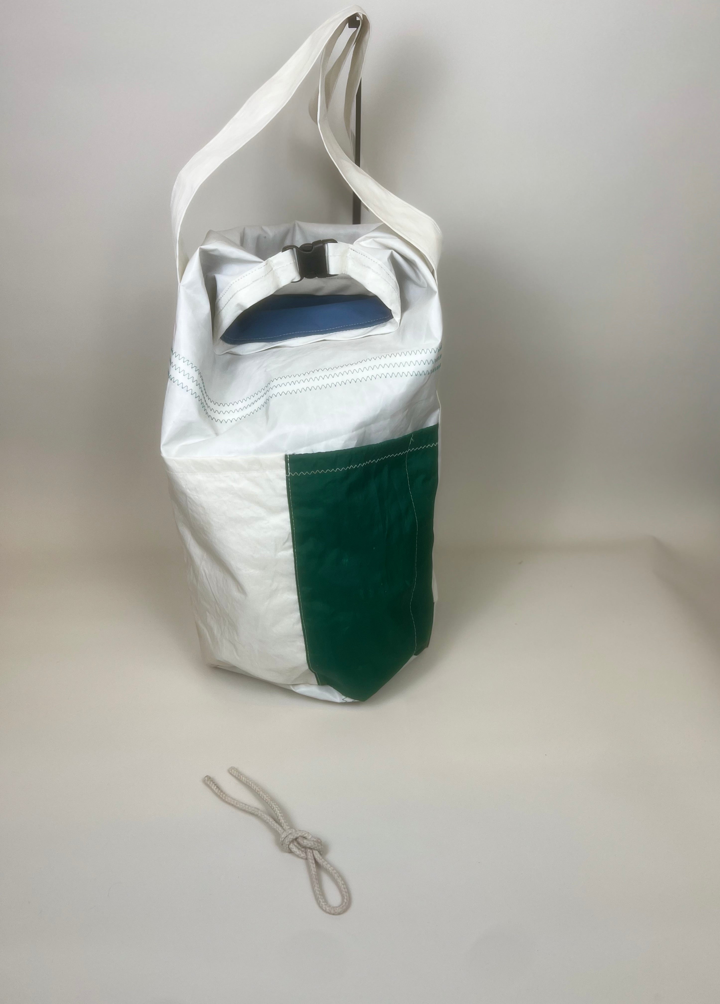Plunjetas van gerecycled jachtzeil, achterzijde
