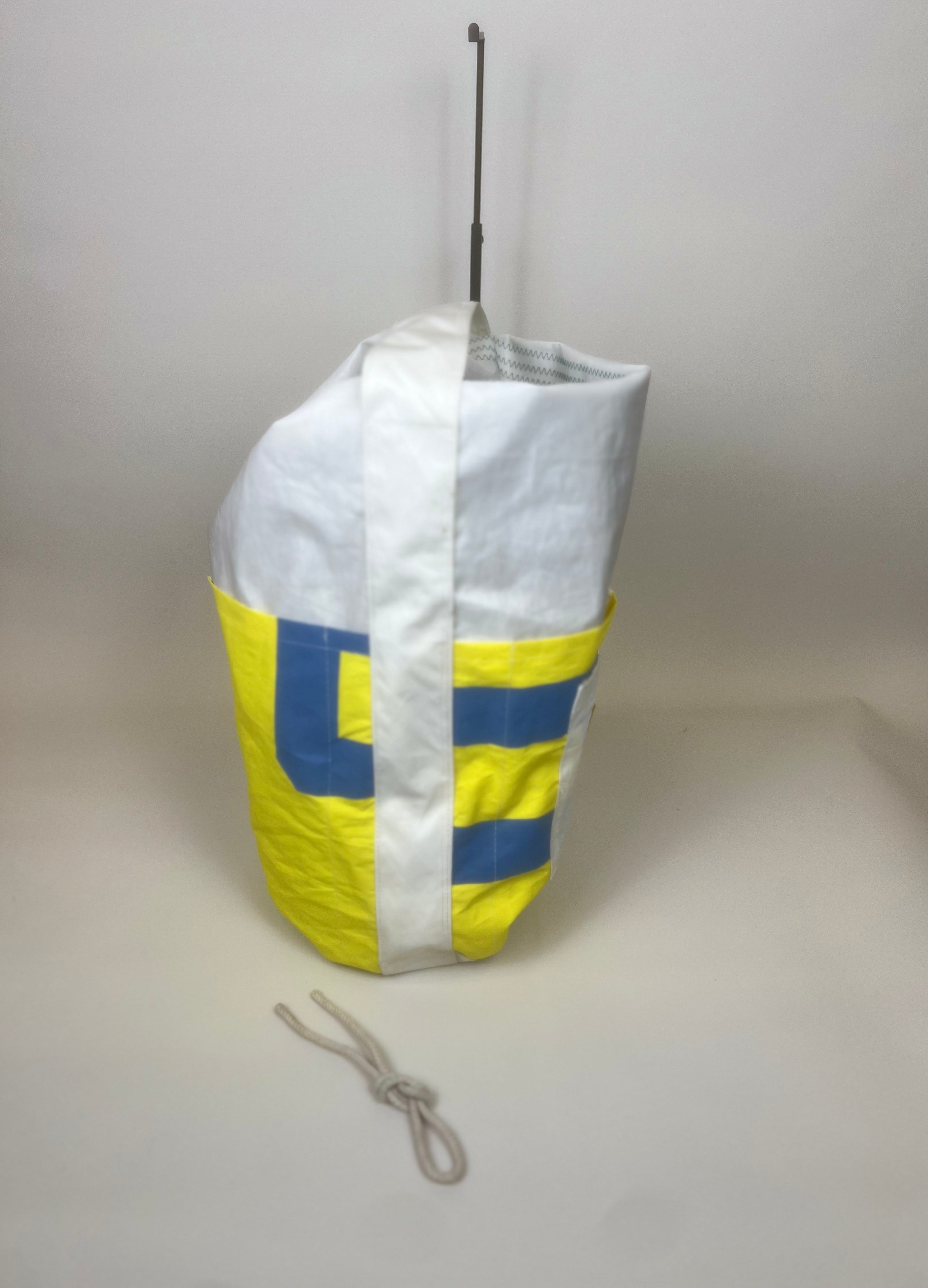 Plunjetas van gerecycled jachtzeil, zijaanzicht