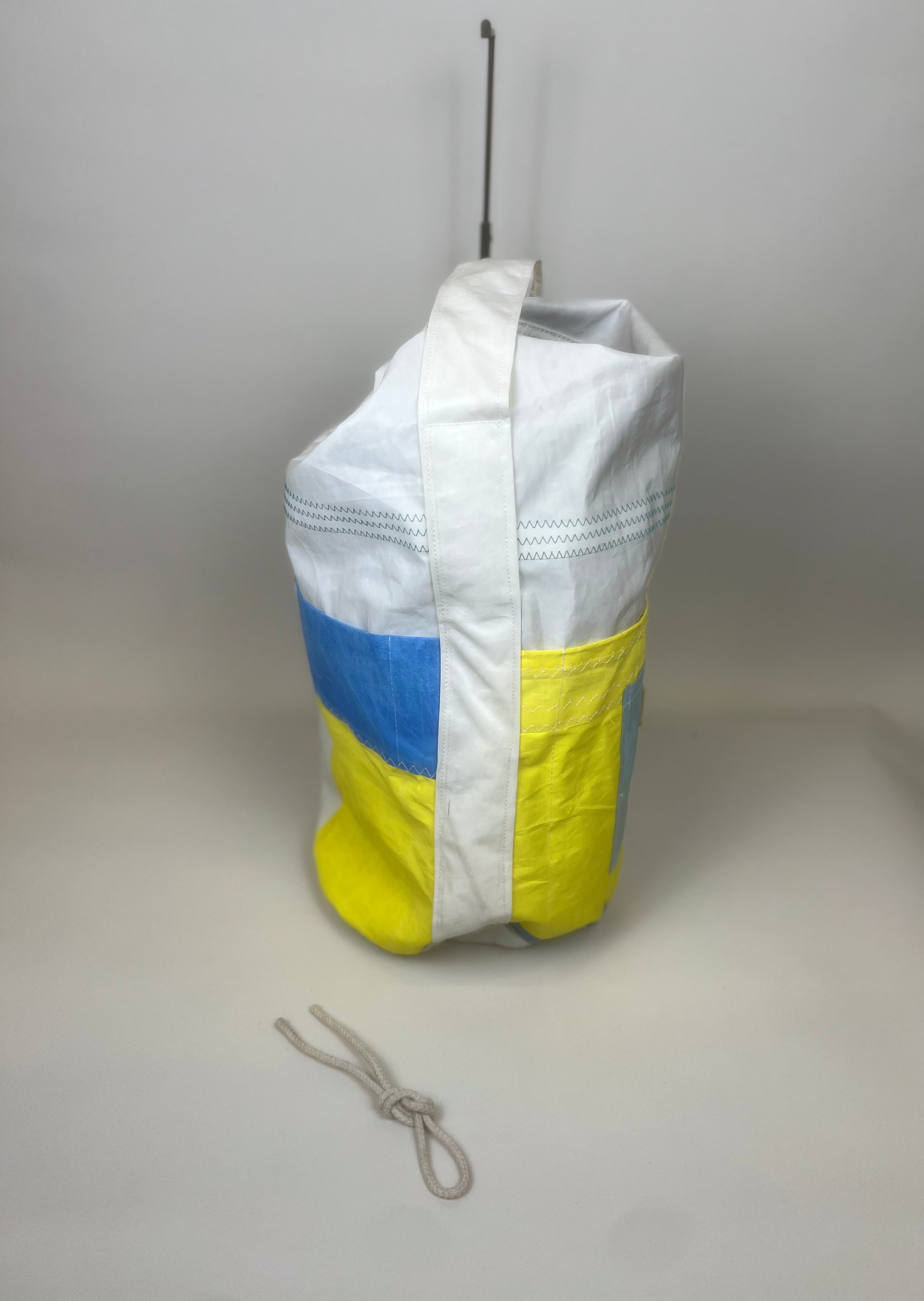 Plunjetas van gerecycled jachtzeil, zijaanzicht