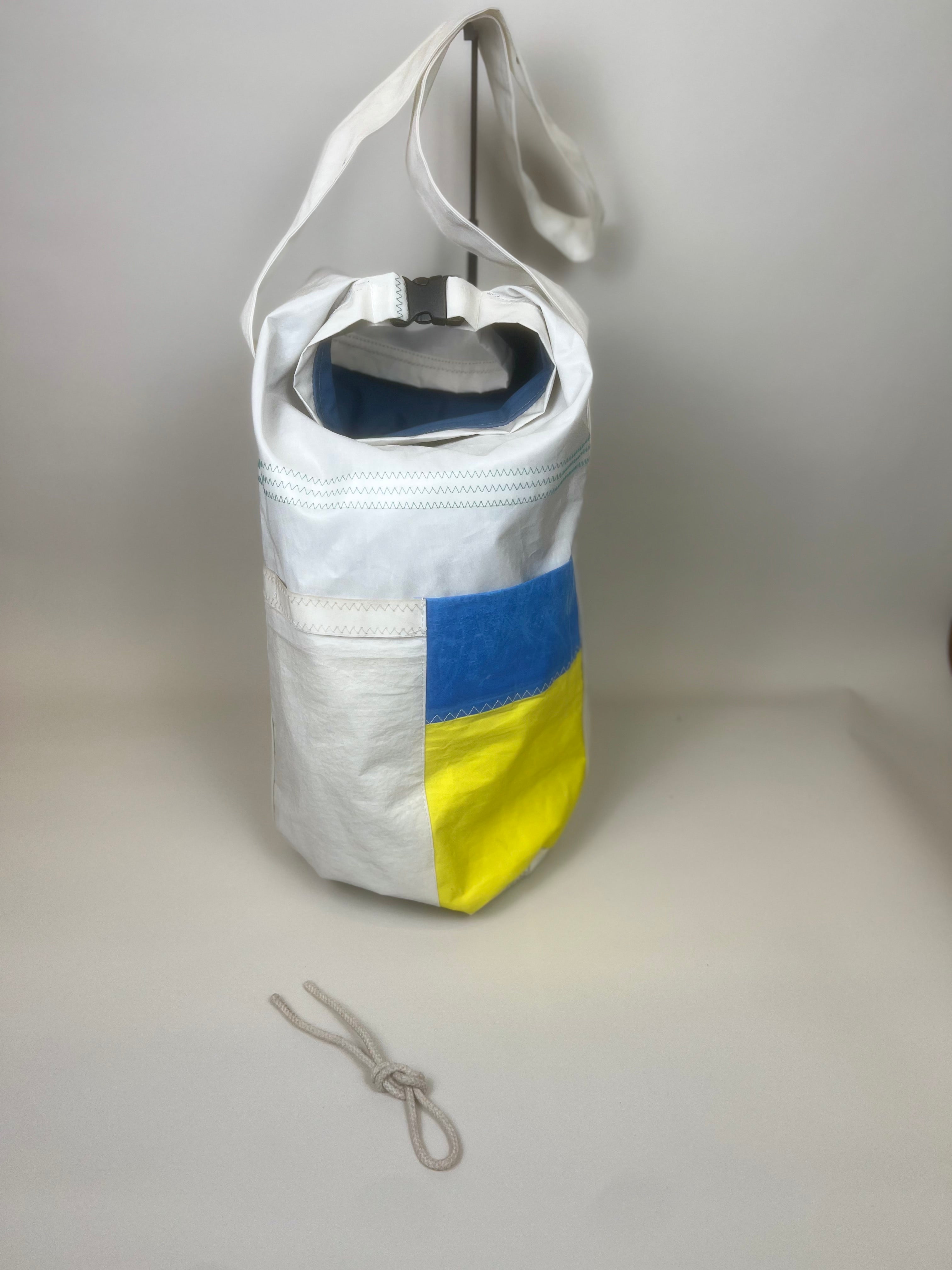 Plunjetas van gerecycled jachtzeil, achterzijde