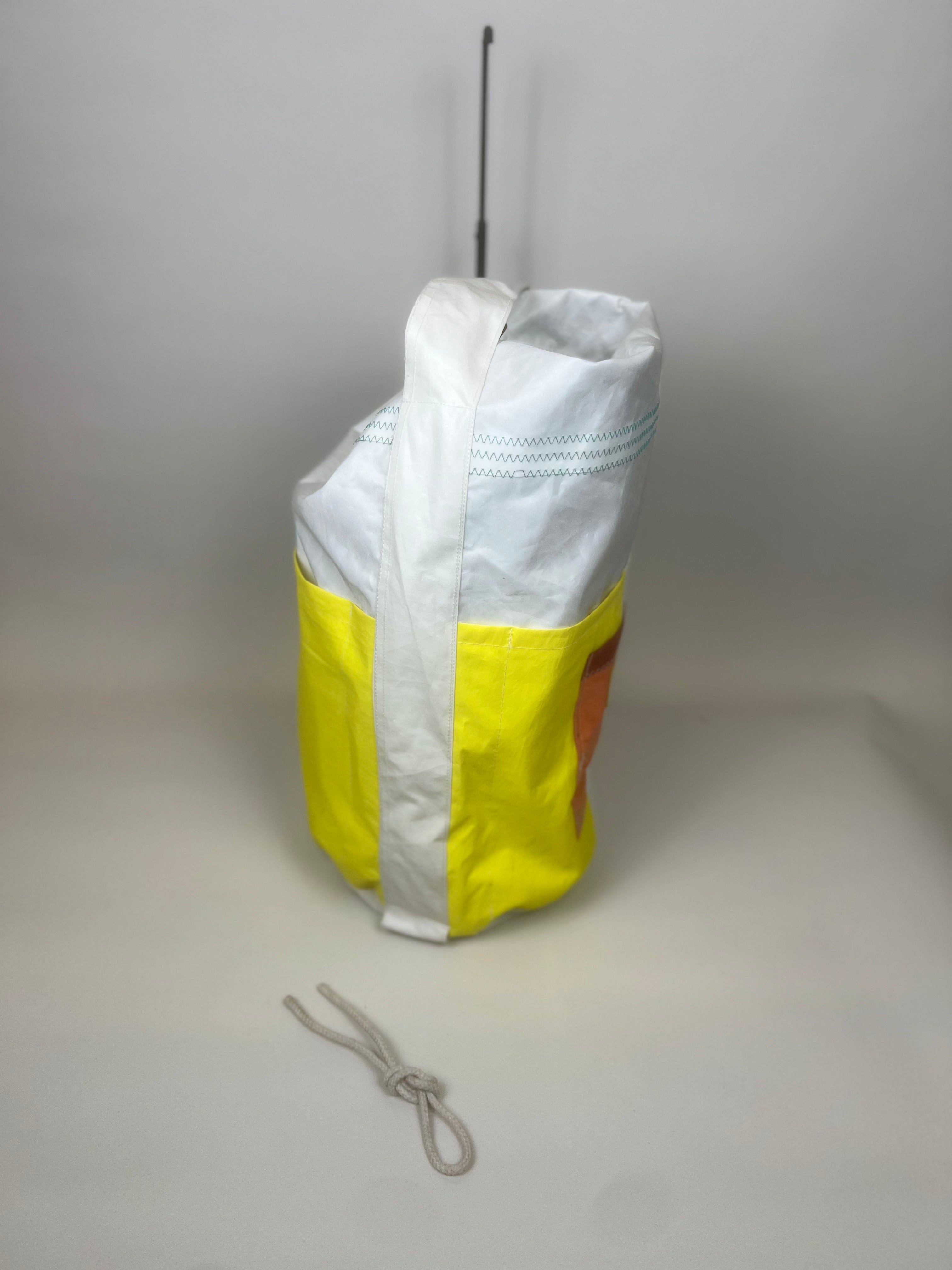 Plunjetas van gerecycled jachtzeil, zijaanzicht