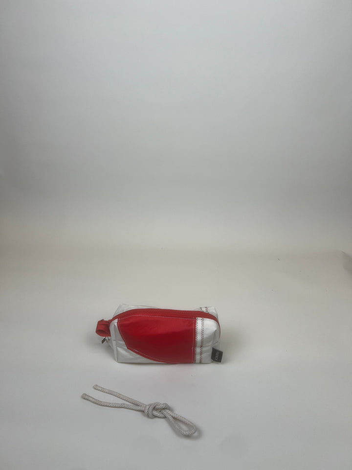 Etui van gerecycled jachtzeil, rode achterzijde